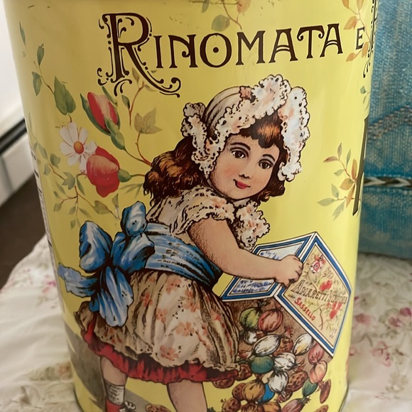 Virginia Amaretti in beautiful jewellery box - Picture 9 of 10